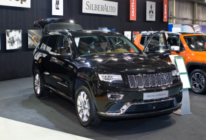 a black 2020 jeep grand cherokee in silver spring, md