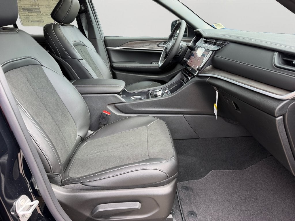 2026 Jeep Grand Cherokee Altitude