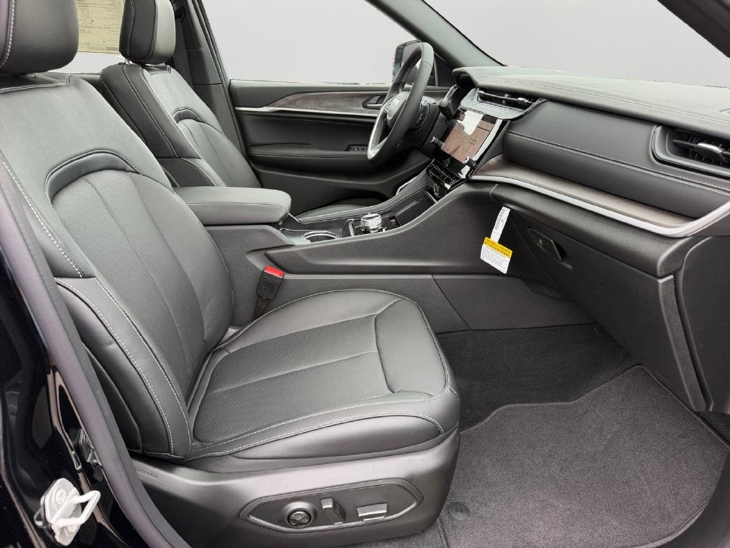 2027 Jeep Grand Cherokee Limited Reserve