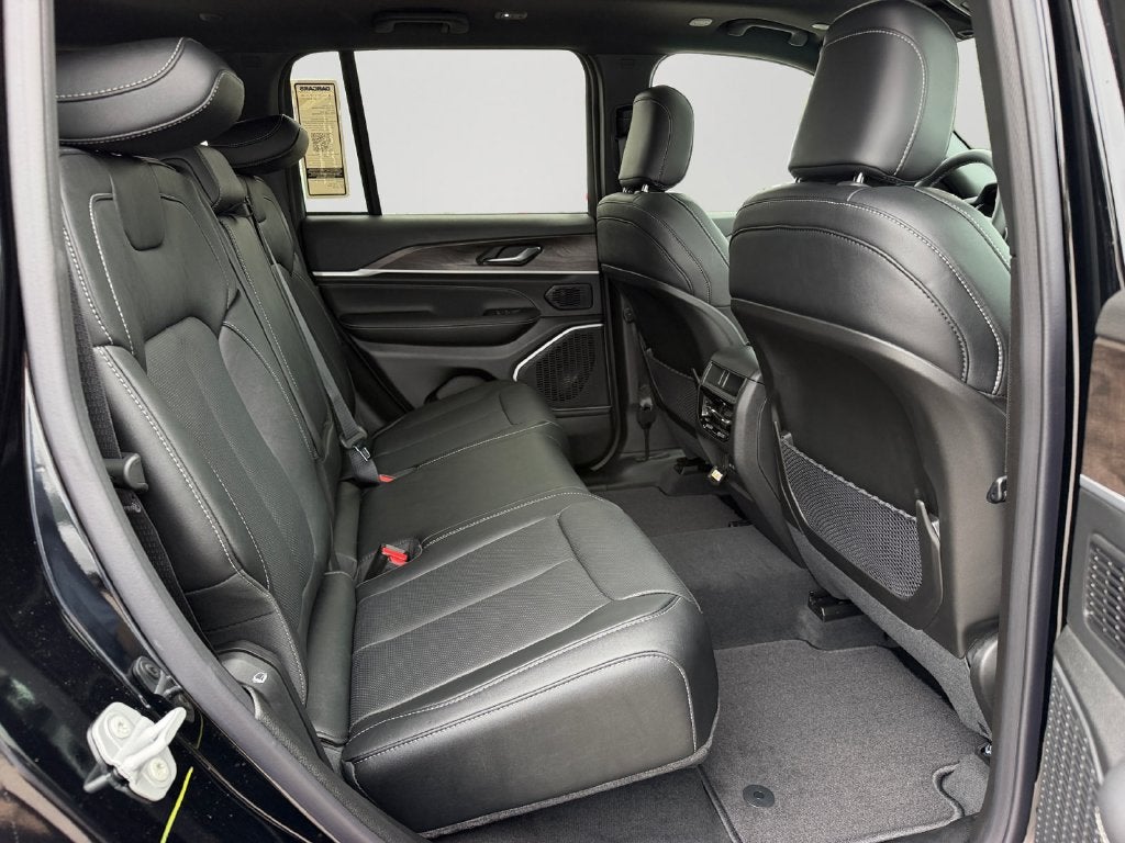 2027 Jeep Grand Cherokee Limited Reserve