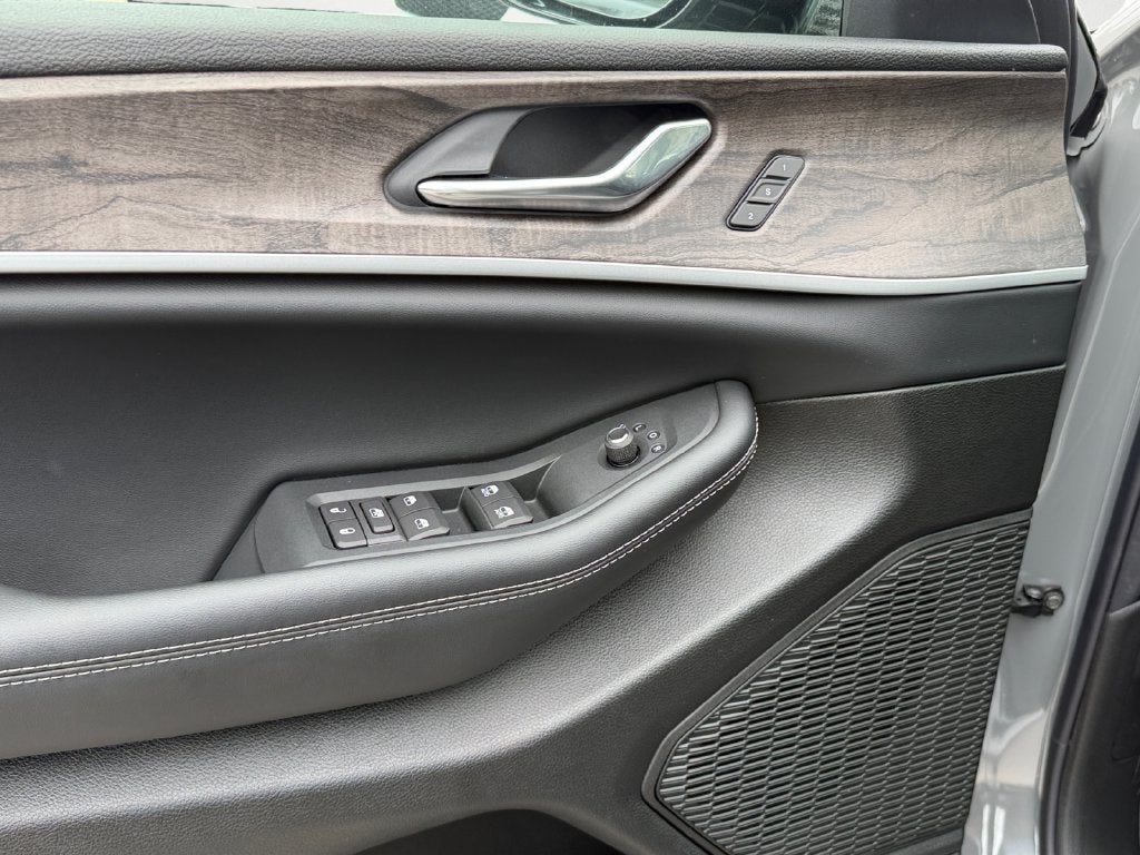 2027 Jeep Grand Cherokee Limited Reserve