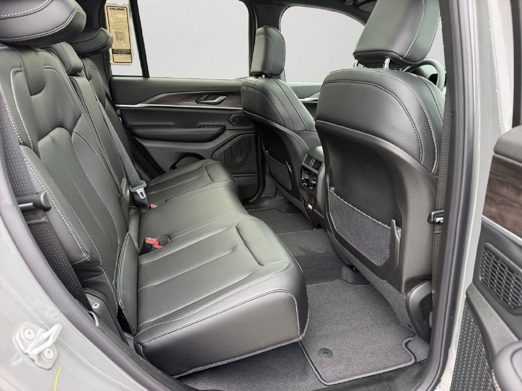 2027 Jeep Grand Cherokee Limited Reserve