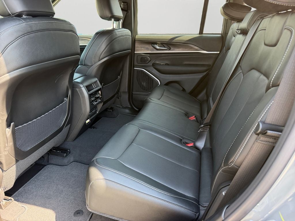2027 Jeep Grand Cherokee Limited Reserve