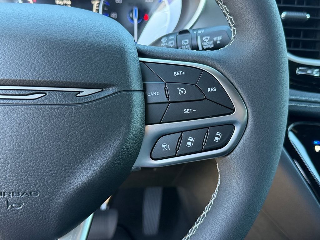 2027 Chrysler Pacifica Select