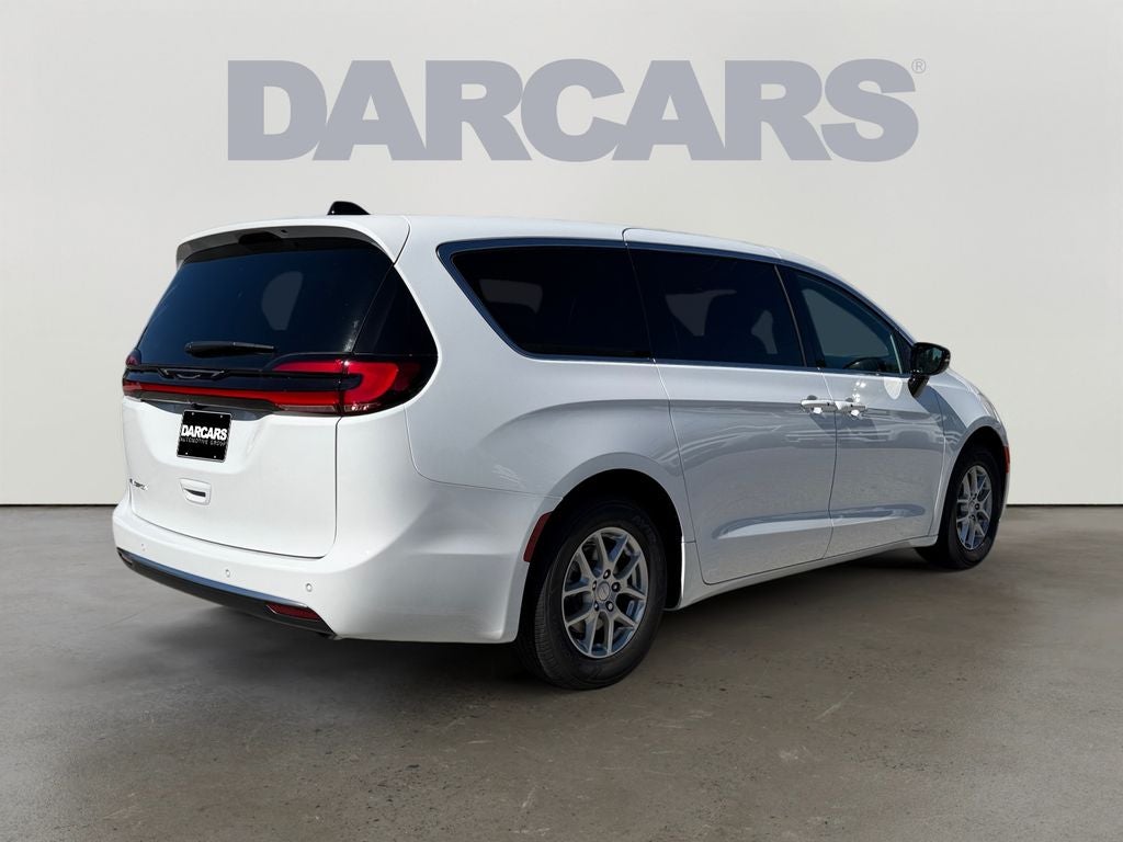 2027 Chrysler Pacifica Select
