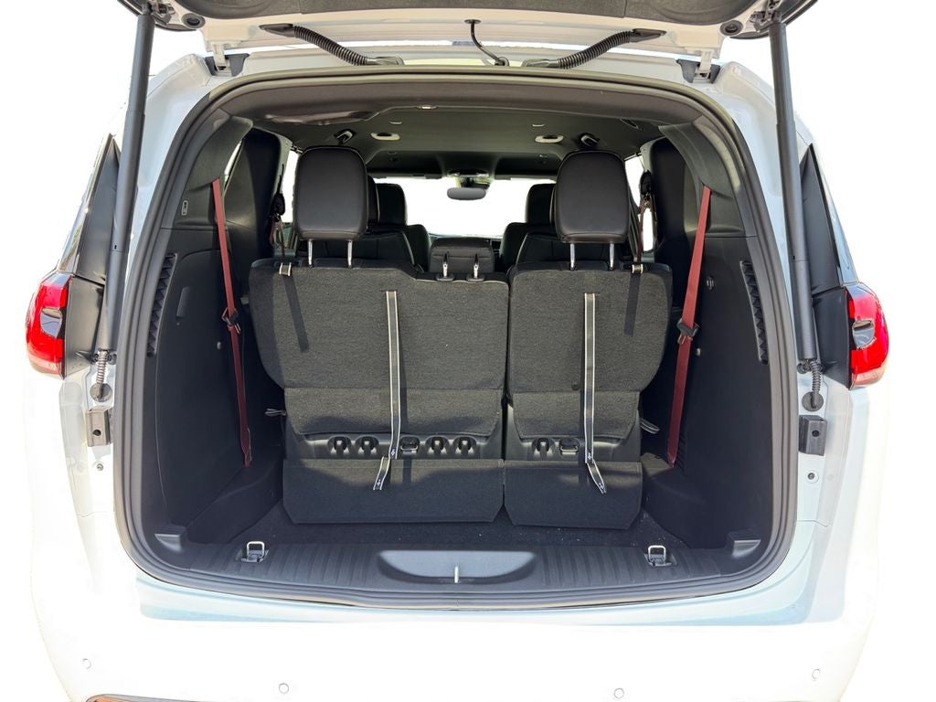 2027 Chrysler Pacifica Select