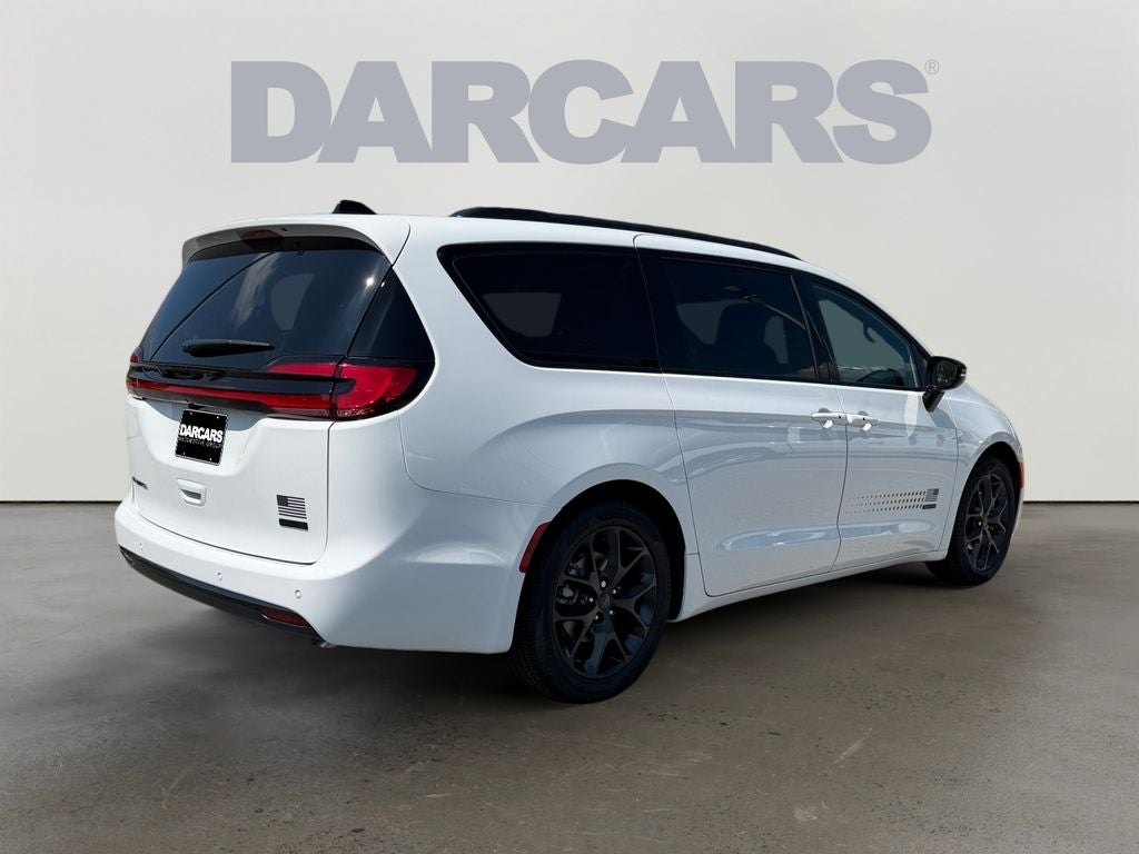 2027 Chrysler Pacifica Select