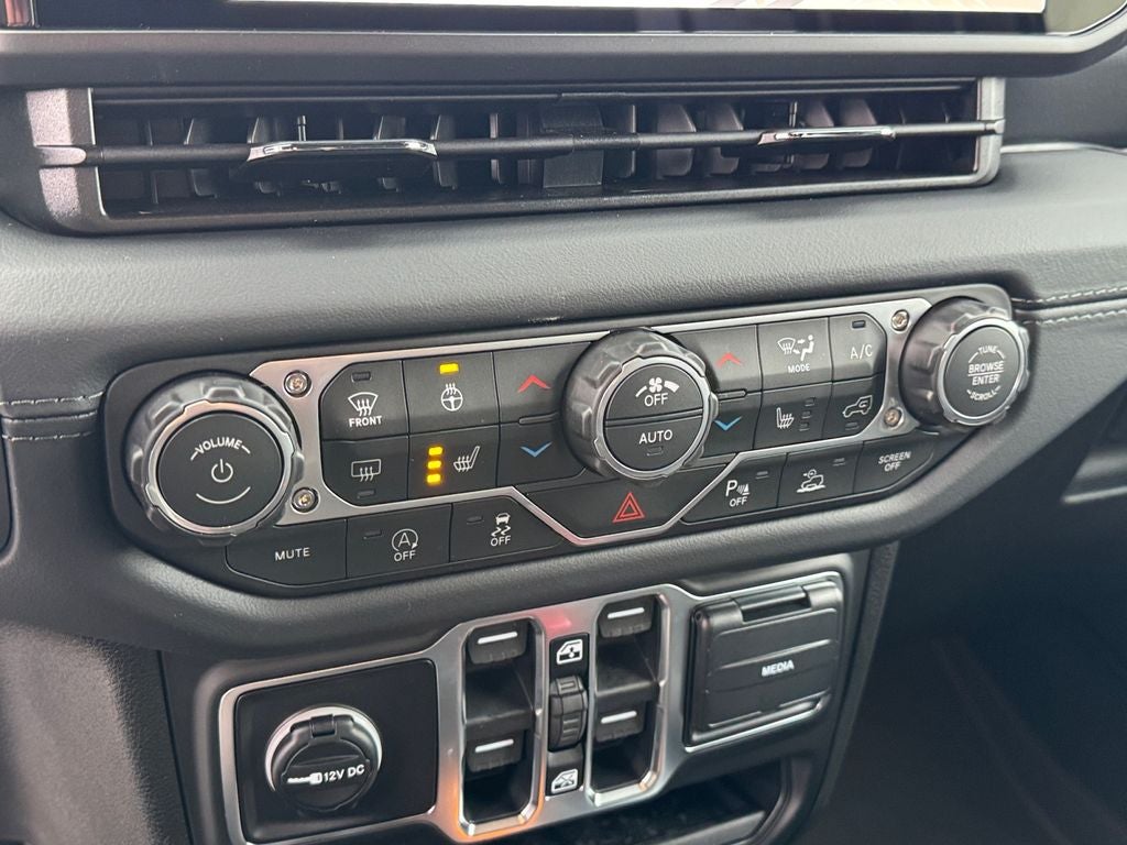 2026 Jeep Wrangler Sahara Sky One-Touch Power Top