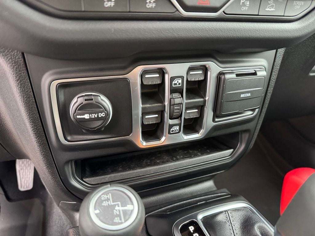 2026 Jeep Wrangler Sahara Sky One-Touch Power Top