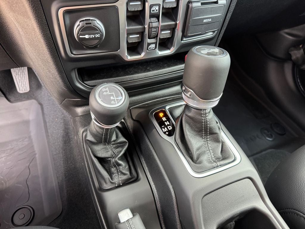 2026 Jeep Wrangler Sahara Sky One-Touch Power Top