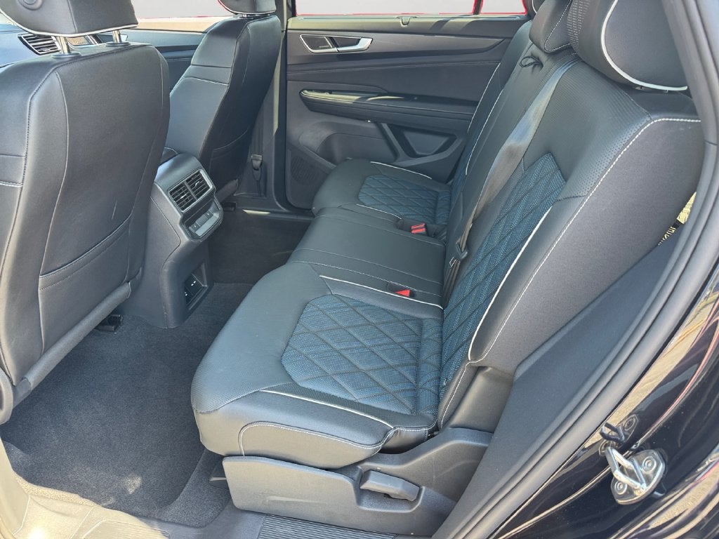 2025 Volkswagen Atlas Cross Sport 2.0T SEL Premium R-Line