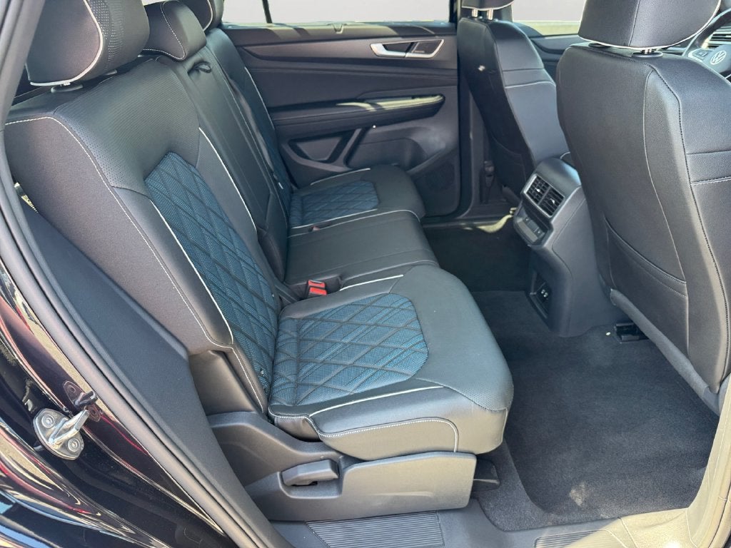 2025 Volkswagen Atlas Cross Sport 2.0T SEL Premium R-Line