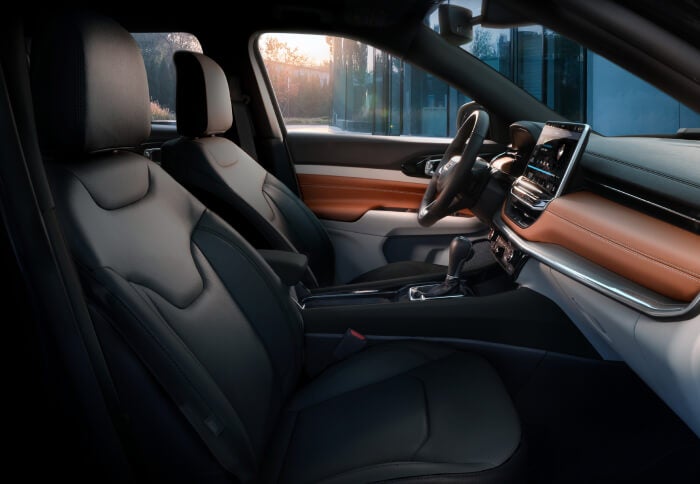 Jeep Compass Interior: Interior Dimensions, Pictures, & Options